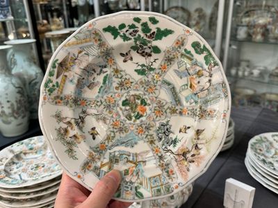 Een zeldzaam 30-delig KPM porseleinen servies met Cantonees famille verte beschildering, China en Duitsland, 19e eeuw — foto 40