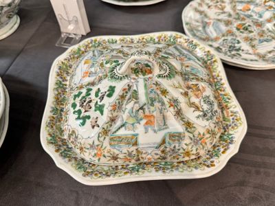 Een zeldzaam 30-delig KPM porseleinen servies met Cantonees famille verte beschildering, China en Duitsland, 19e eeuw — foto 45