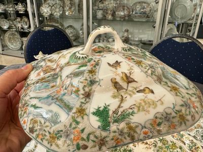 Een zeldzaam 30-delig KPM porseleinen servies met Cantonees famille verte beschildering, China en Duitsland, 19e eeuw — foto 50
