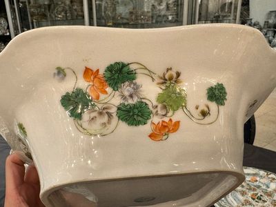 Een zeldzaam 30-delig KPM porseleinen servies met Cantonees famille verte beschildering, China en Duitsland, 19e eeuw — foto 60