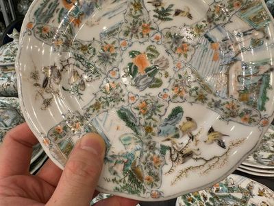 Een zeldzaam 30-delig KPM porseleinen servies met Cantonees famille verte beschildering, China en Duitsland, 19e eeuw — foto 77