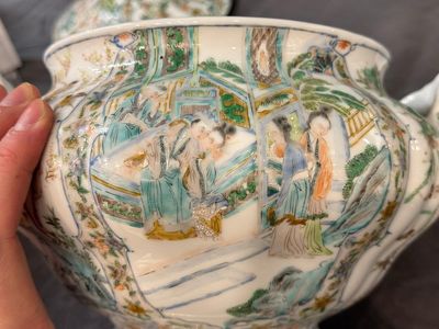 Een zeldzaam 30-delig KPM porseleinen servies met Cantonees famille verte beschildering, China en Duitsland, 19e eeuw — foto 89