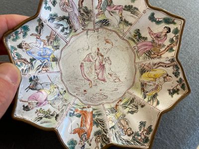 Een zeldzaam Chinees 'acht onsterfelijken' bord in Canton email, Qianlong — foto 7
