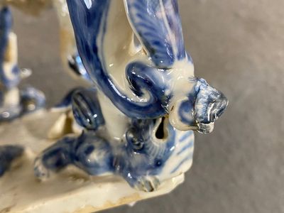 Een zeldzaam Chinees blauw-wit altaarstuk of 'chanab', 19e eeuw — foto 16
