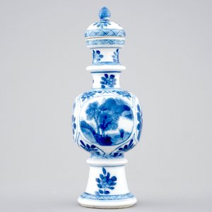 Een zeldzaam Chinees blauw-wit dekselvaasje, Kangxi — foto 4