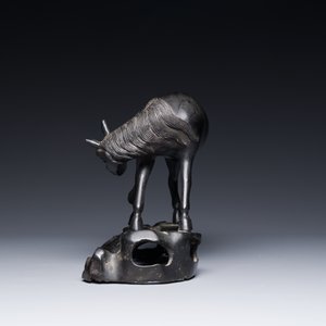 Een zeldzaam Chinees bronzen beeld van een paard, Ming — foto 3