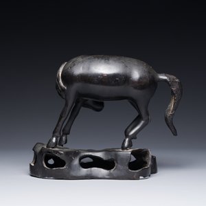 Een zeldzaam Chinees bronzen beeld van een paard, Ming — foto 4