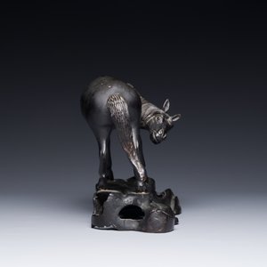 Een zeldzaam Chinees bronzen beeld van een paard, Ming — foto 5