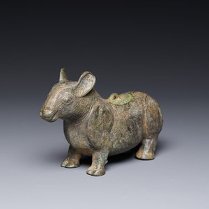 Een zeldzaam Chinees bronzen ritueel vat in de vorm van een tapir in Oostelijke Zhou-stijl, Periode van de Strijdende Staten — foto 1