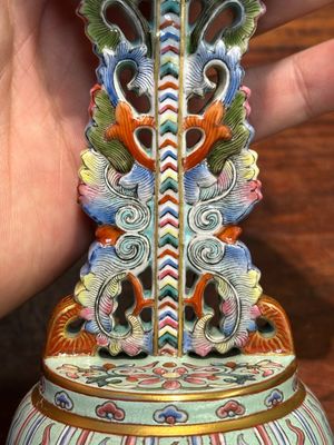 Een zeldzaam Chinees famille rose boeddhistisch altaarornament, Qianlong merk en periode — foto 8