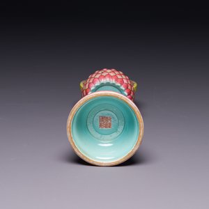 Een zeldzaam Chinees famille rose boeddhistisch altaarornament, Qianlong merk en periode — foto 5