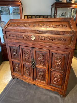 Een zeldzaam Chinees huanghuali houten rariteitenkabinet of 'duo bao ge' met chilong decor, 18/19e eeuw — foto 16