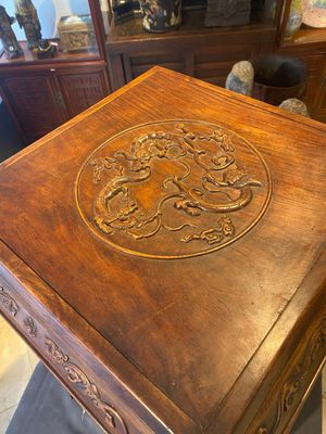 Een zeldzaam Chinees huanghuali houten rariteitenkabinet of 'duo bao ge' met chilong decor, 18/19e eeuw — foto 2