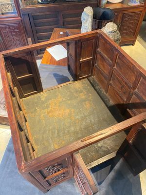 Een zeldzaam Chinees huanghuali houten rariteitenkabinet of 'duo bao ge' met chilong decor, 18/19e eeuw — foto 24