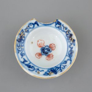 Een zeldzaam Chinees miniatuur scheerbekken in Imari-stijl, Qianlong, 18e eeuw — foto 1