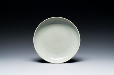 Een zeldzaam Chinees ru-type bord, Ming
