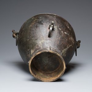 Een zeldzaam en uitzonderlijk groot Chinees archaïsch bronzen 'lei' wijnvat met inscriptie, Song — foto 9