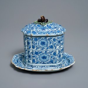 Een zeldzame blauw-witte Delftse dekseldoos met polychrome kastanjes, 18e eeuw — foto 2