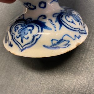 Een zeldzame blauw-witte Delftse fopkan, 1e helft 18e eeuw — foto 16