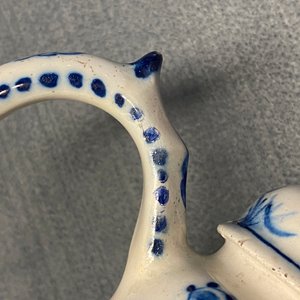 Een zeldzame blauw-witte Delftse fopkan, 1e helft 18e eeuw — foto 9