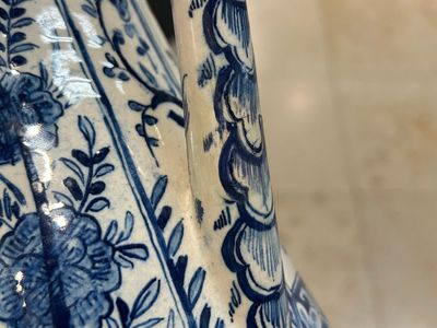 Een zeldzame blauw-witte Delftse koffiepot, gedateerd 1732 — foto 11