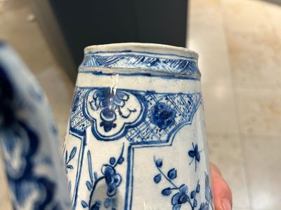 Een zeldzame blauw-witte Delftse koffiepot, gedateerd 1732 — foto 14