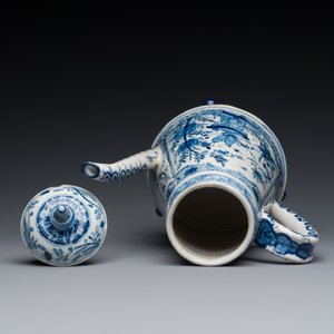 Een zeldzame blauw-witte Delftse koffiepot, gedateerd 1732 — foto 7
