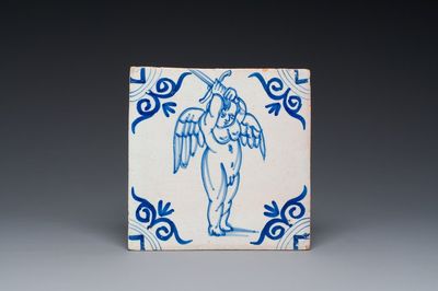 Een zeldzame blauw-witte Delftse tegel met een grote engel met zwaard, 1e helft 17e eeuw