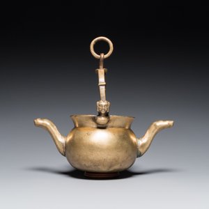 Een zeldzame bronzen lavabo met vrouwenkopjes, Vlaanderen, 1e helft 15e eeuw — foto 4
