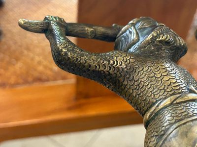 Een zeldzame bronzen 'wildeman' kandelaar, Vlaanderen of Duitsland, 15/16e eeuw — foto 24