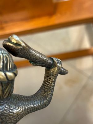Een zeldzame bronzen 'wildeman' kandelaar, Vlaanderen of Duitsland, 15/16e eeuw — foto 7