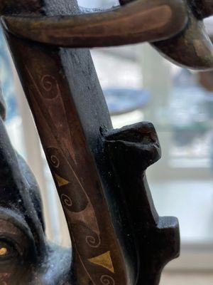 Een zeldzame Chinese archaïsche met goud- en zilver ingelegde bronzen 'hu' vaas op houten sokkel gemerkt Tao Xiang 陶湘 en Luo Zhenyu 羅振玉, Song/Ming — foto 33