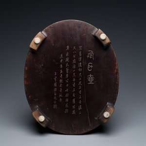 Een zeldzame Chinese archaïsche met goud- en zilver ingelegde bronzen 'hu' vaas op houten sokkel gemerkt Tao Xiang 陶湘 en Luo Zhenyu 羅振玉, Song/Ming — foto 4