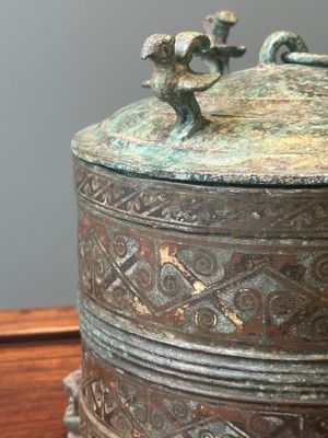 Een zeldzame Chinese archaïsche met zilver ingelegde bronzen cosmetica doos en deksel, 'lian', Westelijke Han — foto 8