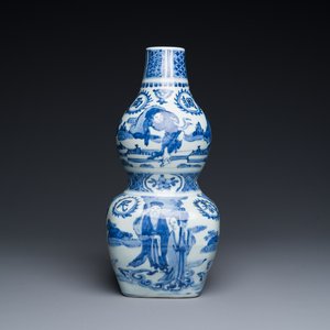Een zeldzame Chinese blauw-witte kalebasvaas met Guo Tai Min An 國泰民安 decor, Jiajing/Wanli — foto 1