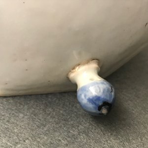 Een zeldzame Chinese blauw-witte koffiekan met 'Europa en de stier', Kangxi — foto 12