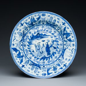 Een zeldzame Chinese blauw-witte kraakporseleinen schotel met Portugese schepen als randvulling, Wanli — foto 1