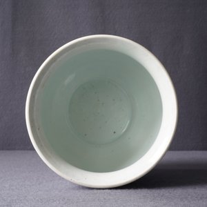 Een zeldzame Chinese blauw-witte wierookbrander met figuren in een landschap, Transitie periode — foto 17
