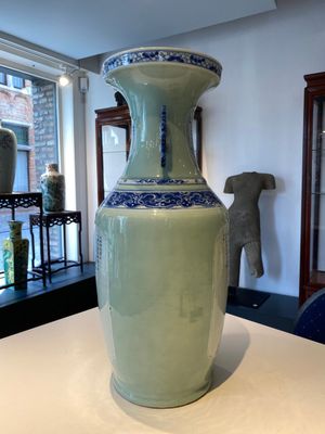 Een zeldzame Chinese blauw-witte Wu Shuang Pu vaas met celadon fondkleur, 19e eeuw — foto 4