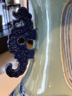 Een zeldzame Chinese blauw-witte Wu Shuang Pu vaas met celadon fondkleur, 19e eeuw — foto 10