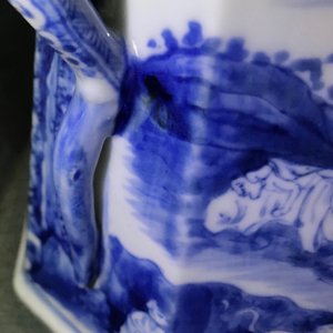 Een zeldzame Chinese blauwwitte koffiekan met "Europa en de stier", Kangxi — foto 18