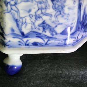 Een zeldzame Chinese blauwwitte koffiekan met "Europa en de stier", Kangxi — foto 25