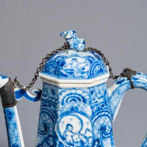 Een zeldzame Chinese blauwwitte koffiekan met "Europa en de stier", Kangxi — foto 8