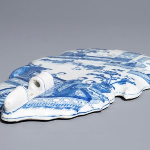 Een zeldzame Chinese blauwwitte wandblaker, Kangxi — foto 3
