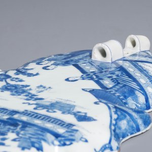 Een zeldzame Chinese blauwwitte wandblaker, Kangxi — foto 5