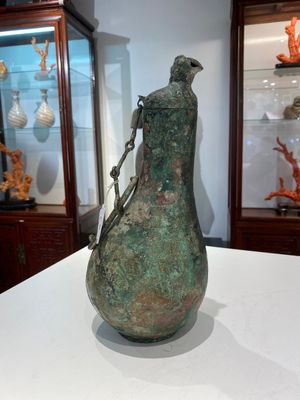 Een zeldzame Chinese bronzen kalebasvormige 'hu' dekselvaas, Oostelijke Zhou — foto 1