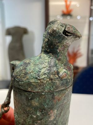 Een zeldzame Chinese bronzen kalebasvormige 'hu' dekselvaas, Oostelijke Zhou — foto 6