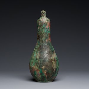 Een zeldzame Chinese bronzen kalebasvormige 'hu' dekselvaas, Oostelijke Zhou — foto 5