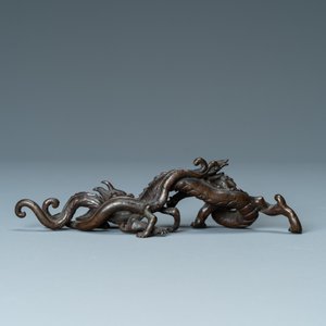 Een zeldzame Chinese bronzen penselenhouder met draken, Yuan/Ming — foto 5