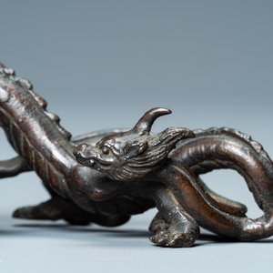 Een zeldzame Chinese bronzen penselenhouder met draken, Yuan/Ming — foto 10